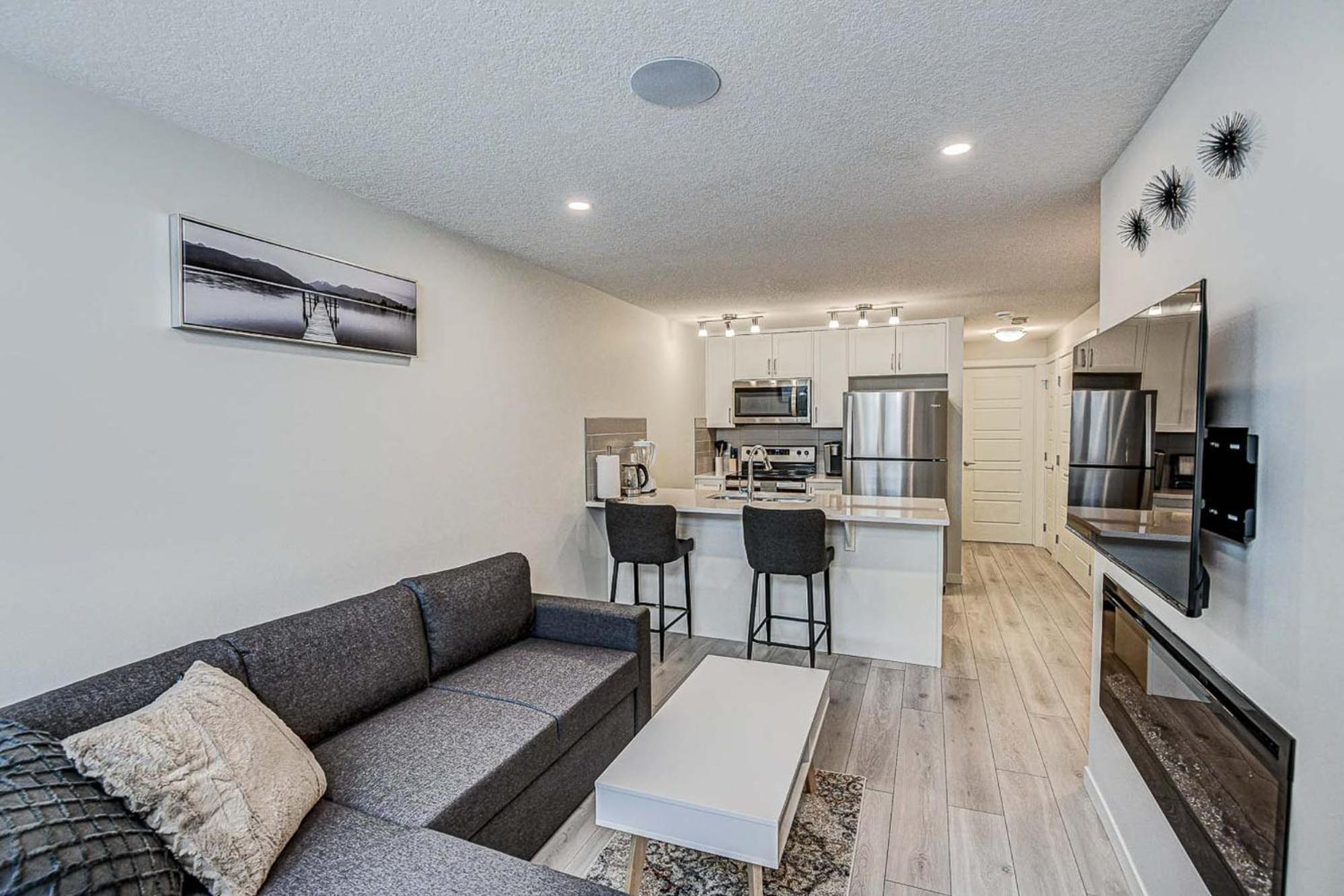 Cozy New In Seton, South Apartment *