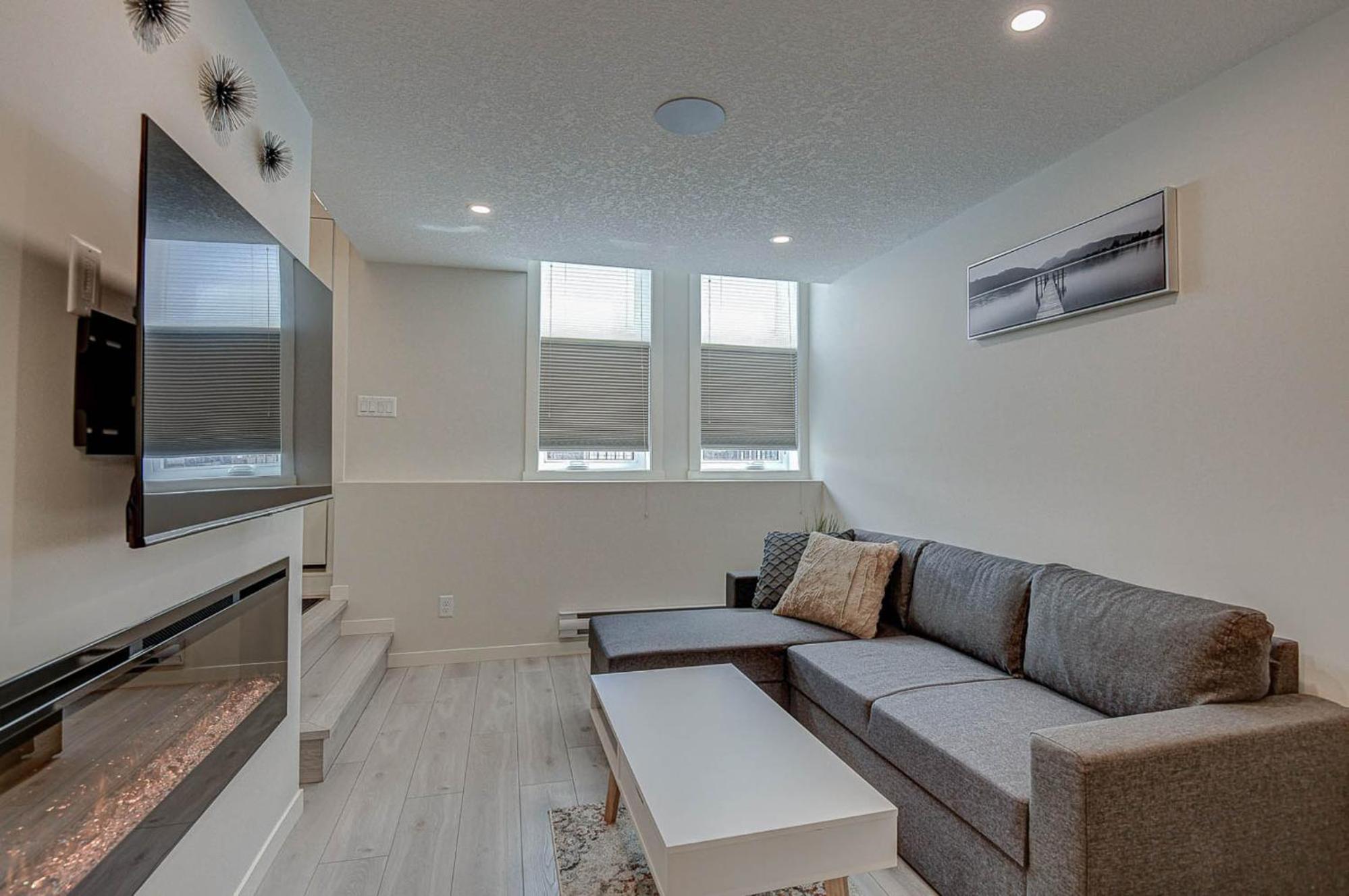 Cozy New In Seton, South *