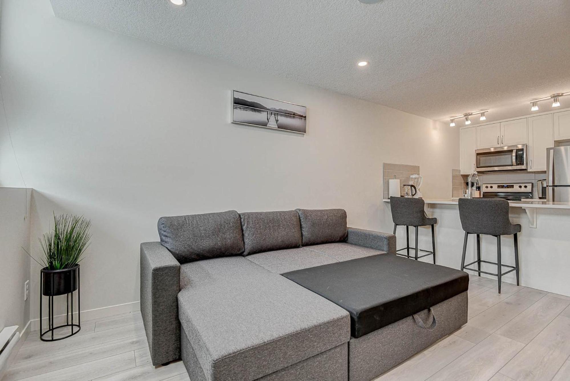 Cozy New In Seton, South